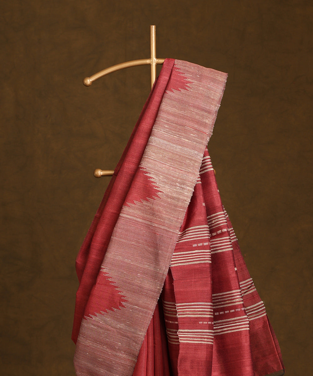 Red_Handloom_Pure_Kosa_Silk_Saree_With_Beige_Temple_Border_WeaverStory_02