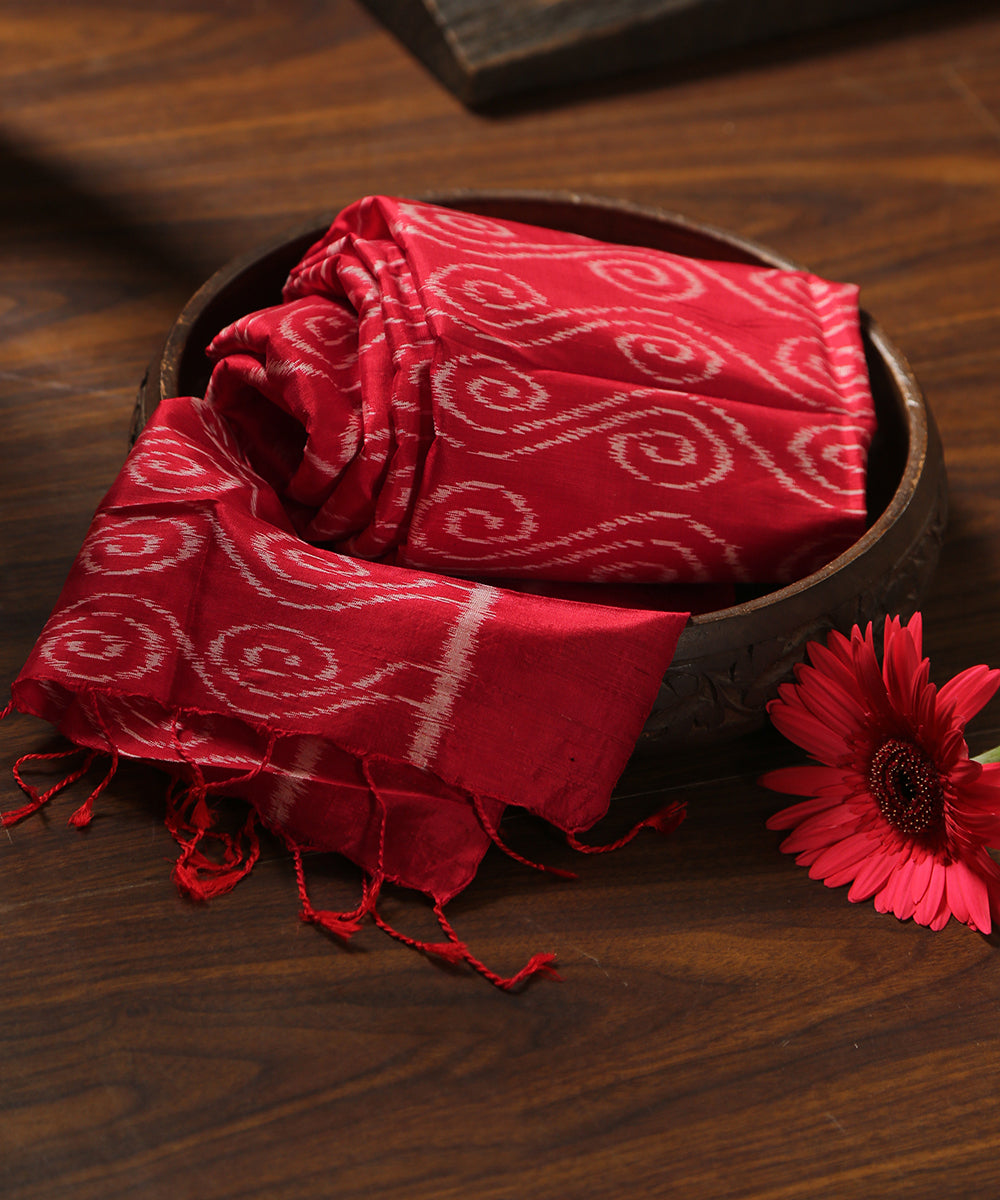 Red_Handloom_Pure_Mulberry_Silk_Single_Ikat_Stole_WeaverStory_01