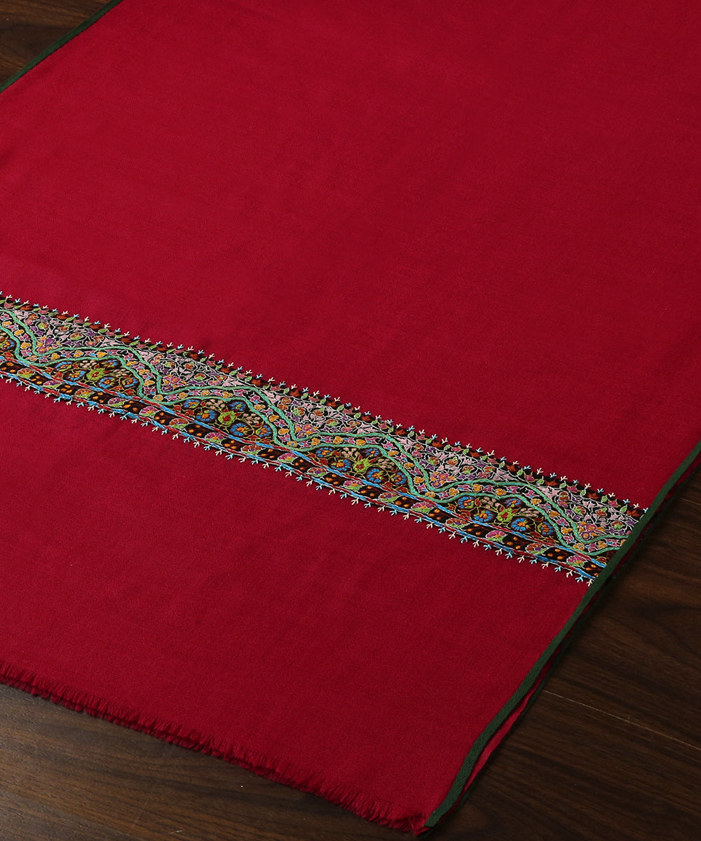 Handwoven_Red_Pure_Pashmina_Stole_With_Hand_Appliqued_Kalamkari_And_Sozni_Border_WeaverStory_03