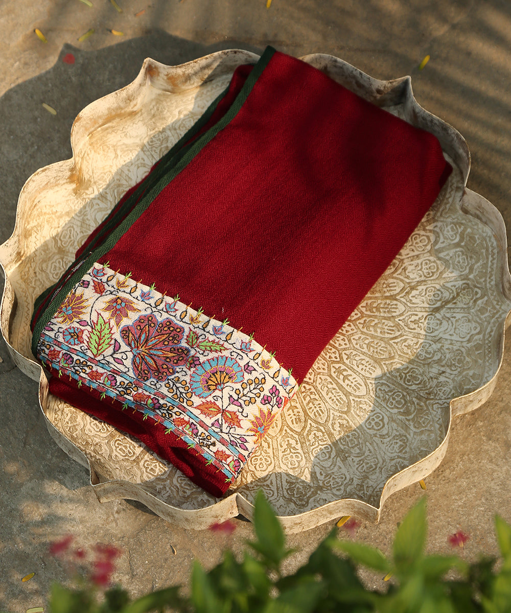 Maroon_Handwoven_Pure_Pahsmina_Stole_With_Hand_Appliqued_Kashidakari_Border_WeaverStory_01
