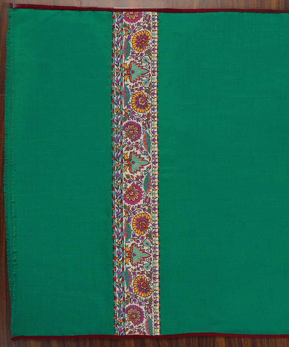 Green_Handwoven_Pure_Pahsmina_Stole_With_Hand_Appliqued_Kashidakari_Border_WeaverStory_02
