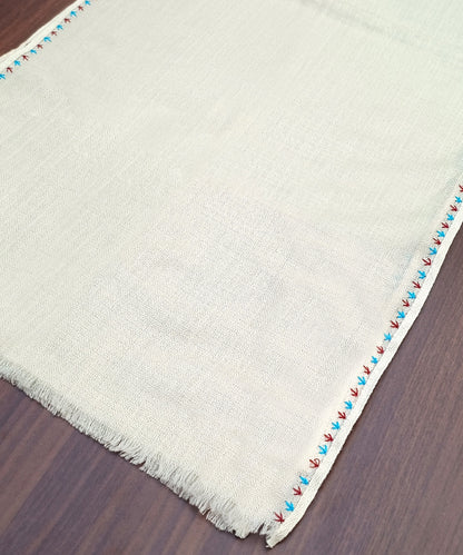 Ivory_Handwoven_Pure_Pashmina_Stole_With_Beading_And_Thread_Work_Finishing_WeaverStory_03