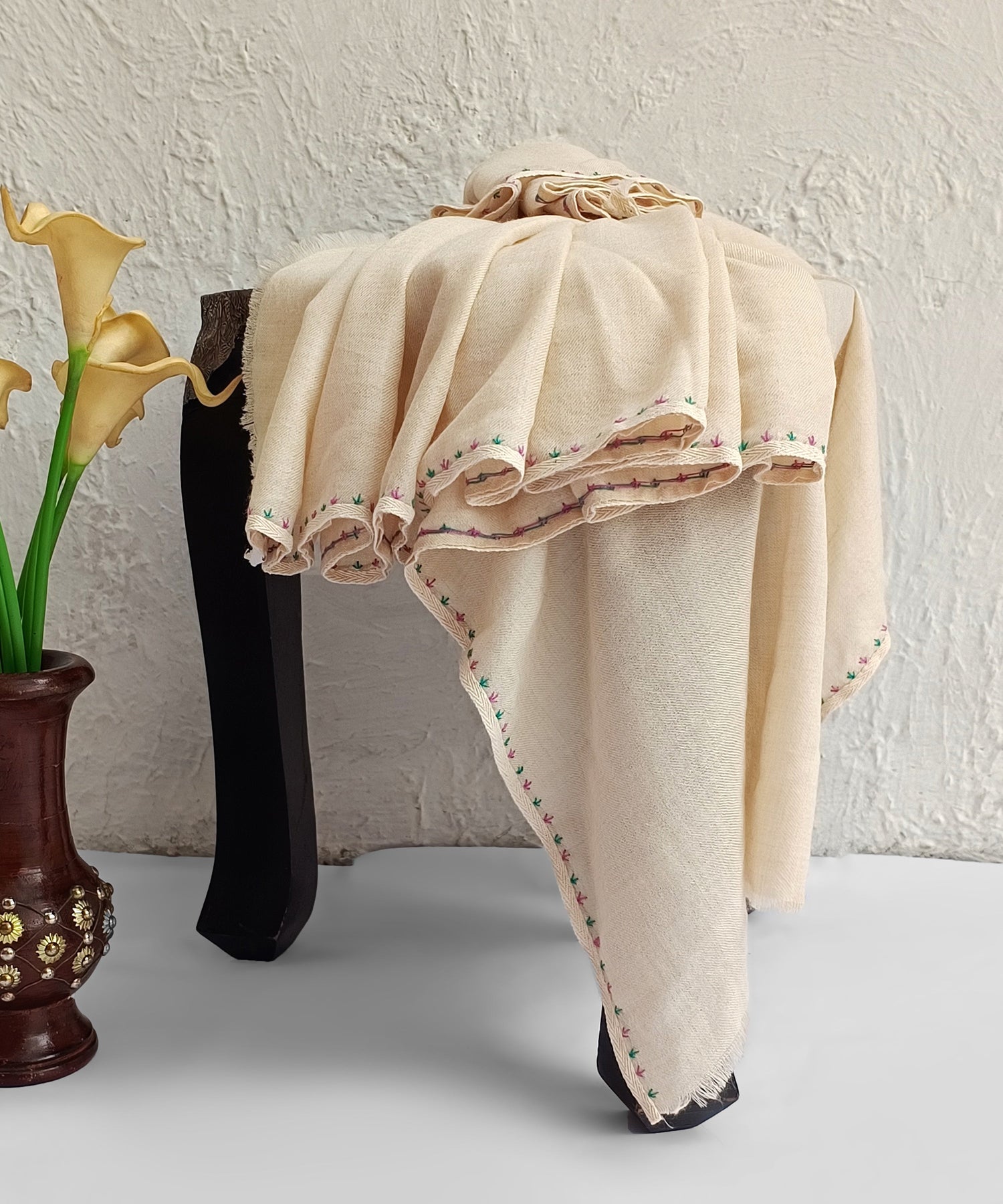 Handwoven_Ivory_Pure_Pashmina_Stole_With_Beading_And_Thread_Work_Finishing_WeaverStory_01