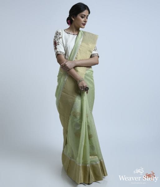 Pistachio_green_cotton_silk_saree_with_floral_motif_WeaverStory_02