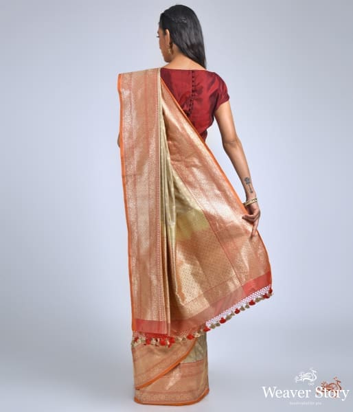 Beige_small_booti_katan_silk_saree_with_rust_kadhiyal_border_WeaverStory_04