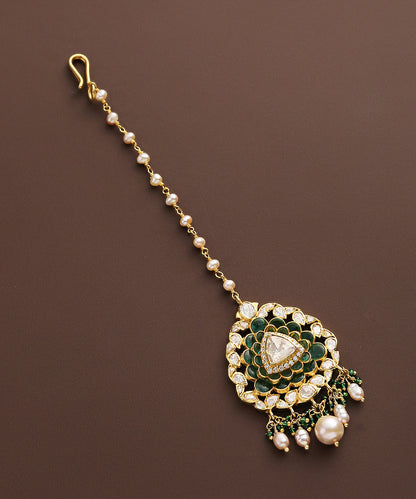 Nazma_Moissanite_Polki_Pure_Silver_Maang_Tika_With_Emeralds_And_Pearls_WeaverStory_02