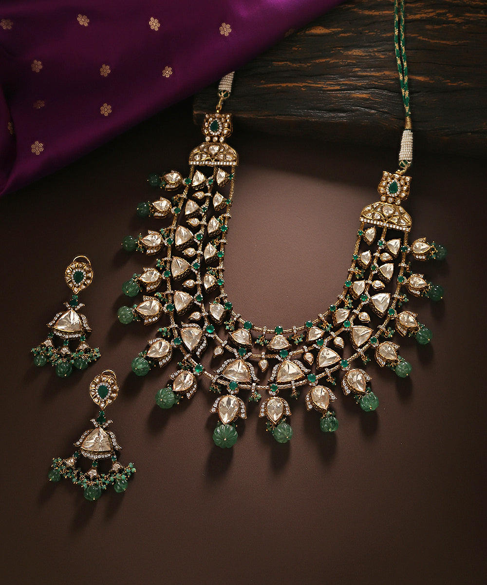 Rudainah_Pure_Silver_Moissanite_Polki_Necklace_Set_With_Emerald_Beads_WeaverStory_01