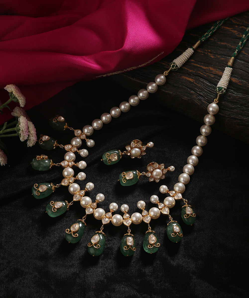 Amaanat_Handcrafted_Pure_Silver_Necklace_Set_With_Emeralds_WeaverStory_01