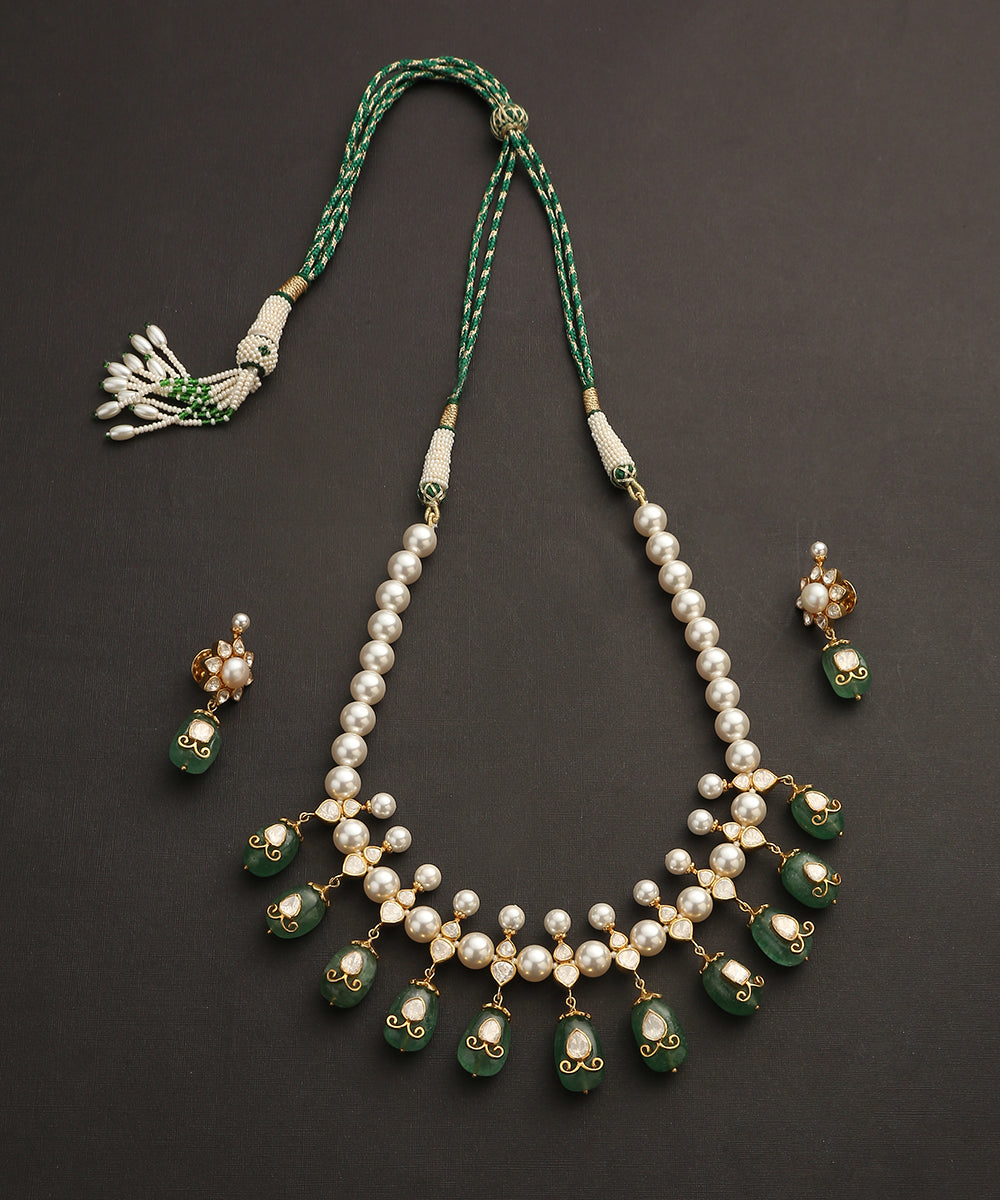 Amaanat_Handcrafted_Pure_Silver_Necklace_Set_With_Emeralds_WeaverStory_02