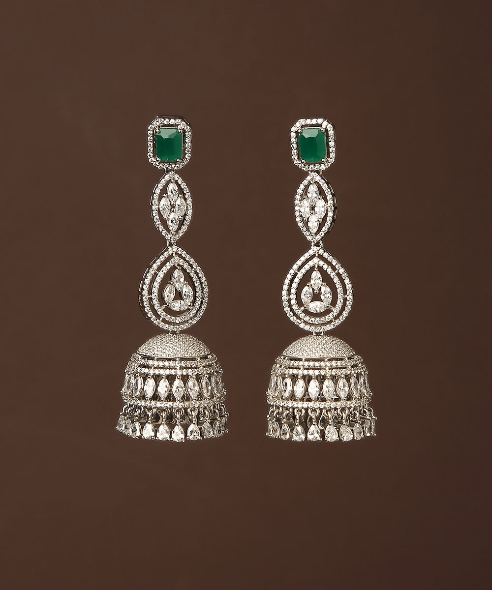 Kaneeza_Handcrafted_Earrings_With_Emeralds_And_Moissanite_Kundan_WeaverStory_02