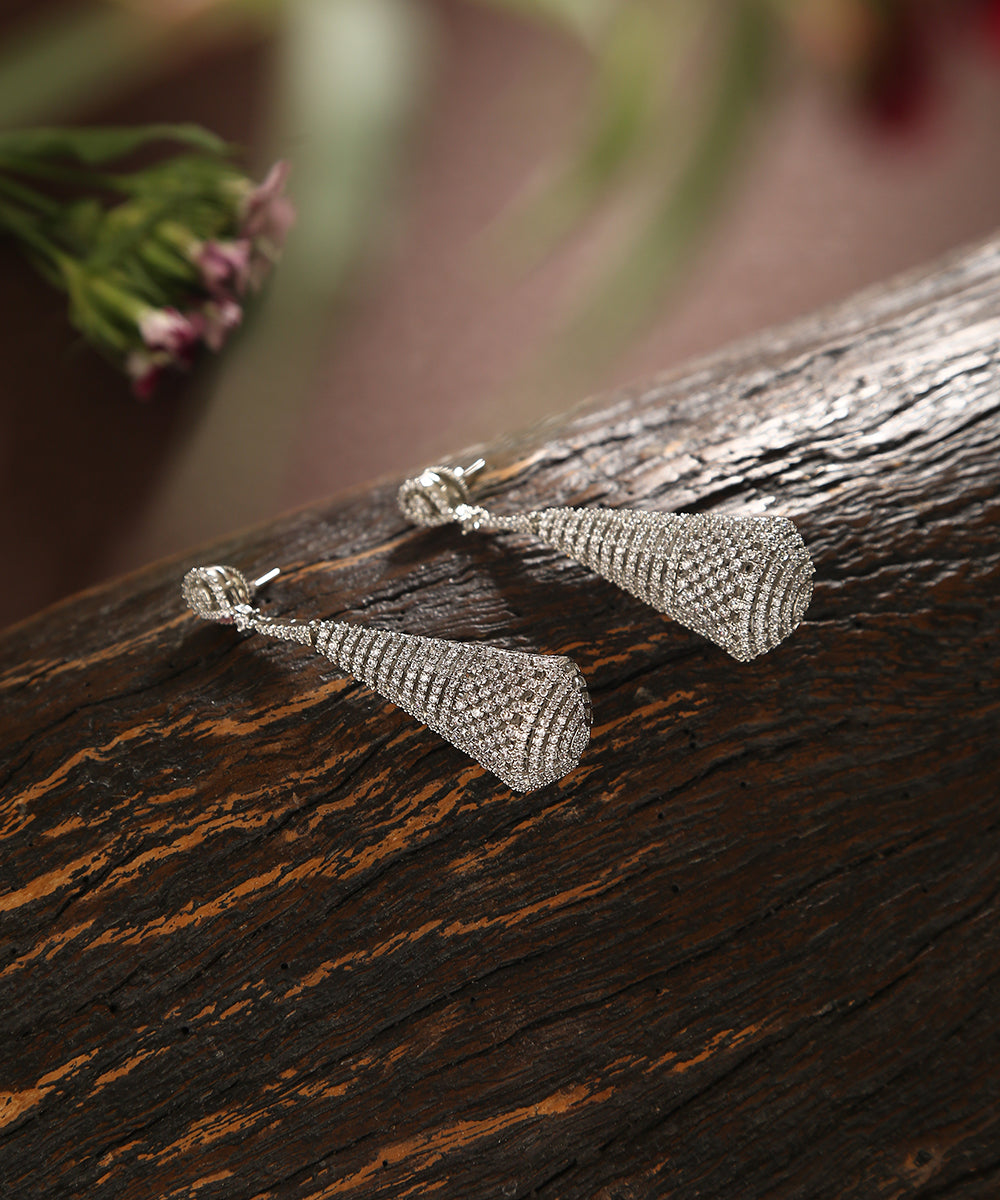 Khurmi_Handcrafted_Earrings_With_Studs_And_Stones_WeaverStory_01