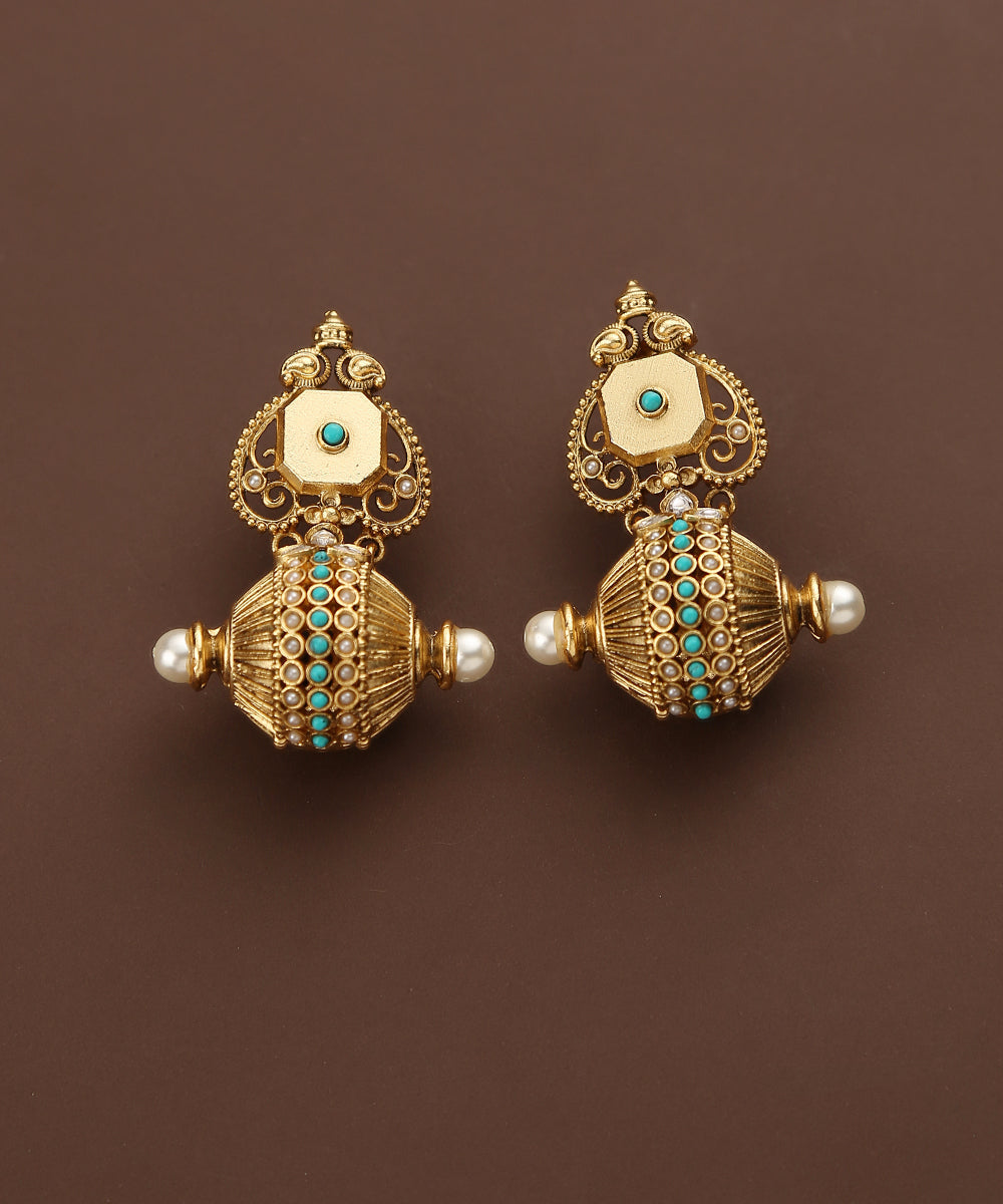 Naznin_Handcrafted_Earrings_With_Pearls_And_Stones_WeaverStory_02