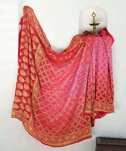 Red_And_Pink_Handloom_Pure_Georgette_Bandhani_Saree_With_Zari_WeaverStory_01