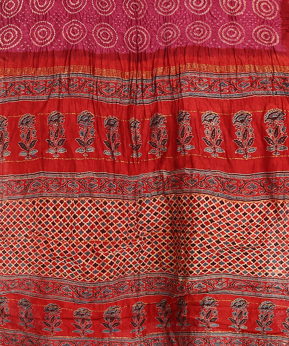 Handloom_Red_And_Pink_Maheshwari_Silk_Bandhani_Saree_With_Hand_Block_Ajrakh_Print_WeaverStory_03