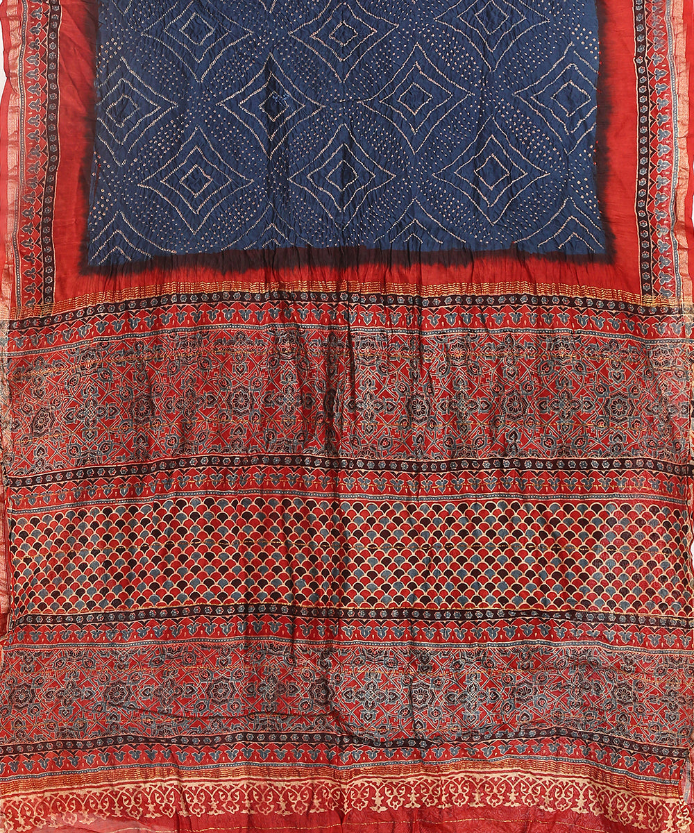 Handloom_Red_And_Blue_Maheshwari_Silk_Bandhani_Saree_With_Hand_Block_Ajrakh_Print_WeaverStory_02