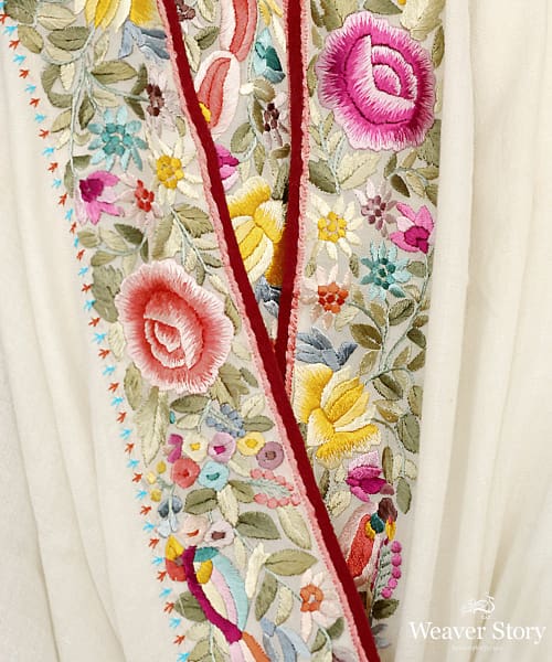 Cream_Parsi_Gara_Pashmina_Shawl_With_Rose_And_Bird_Motifs_With_Daana_Najababad_Stitch_WeaverStory_05