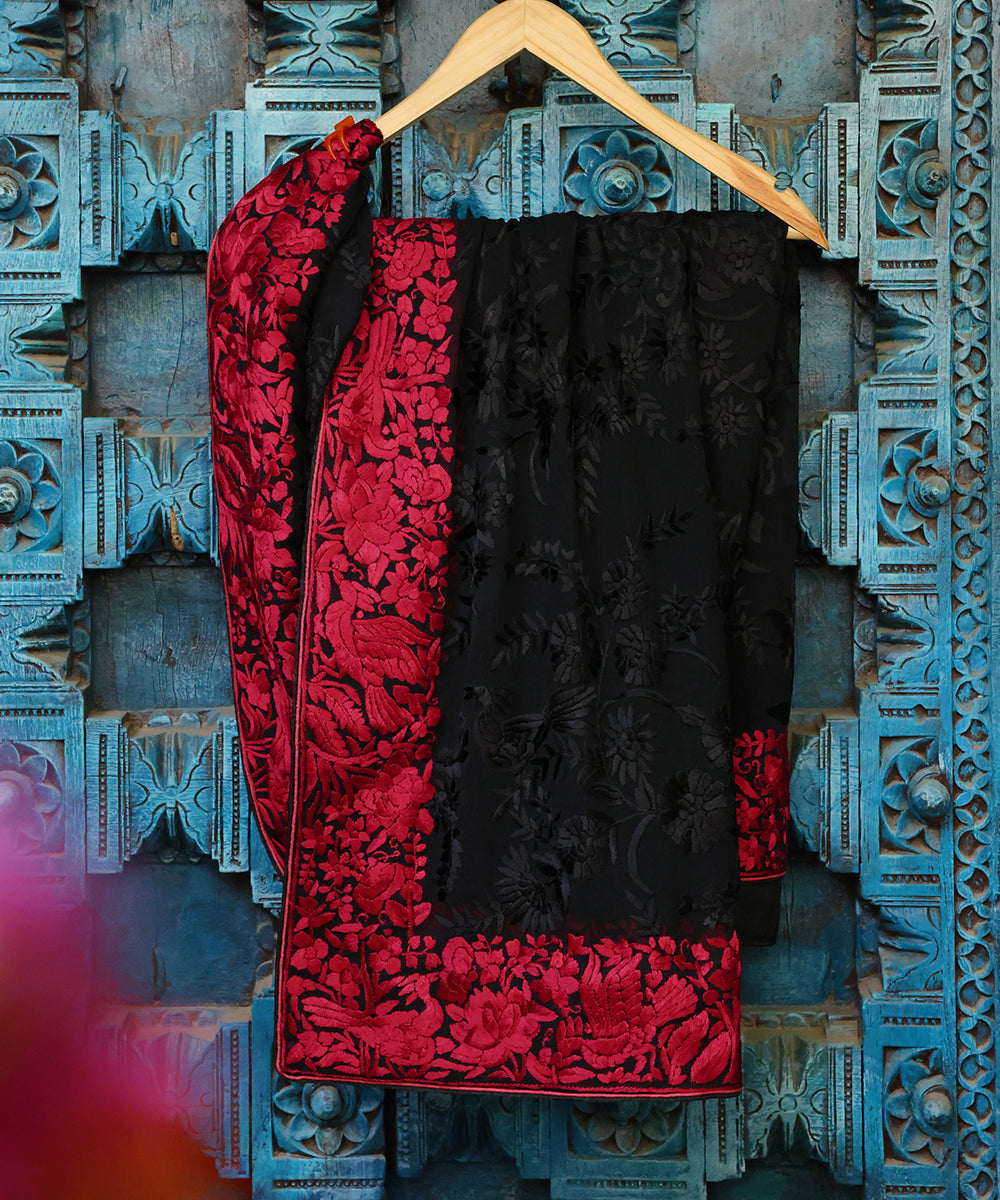 Black_Handloom_Georgette_Parsi_Gara_Dupatta_With_Embroidered_Floral_Jaal_And_Bird_Motifs_Border_WeaverStory_01
