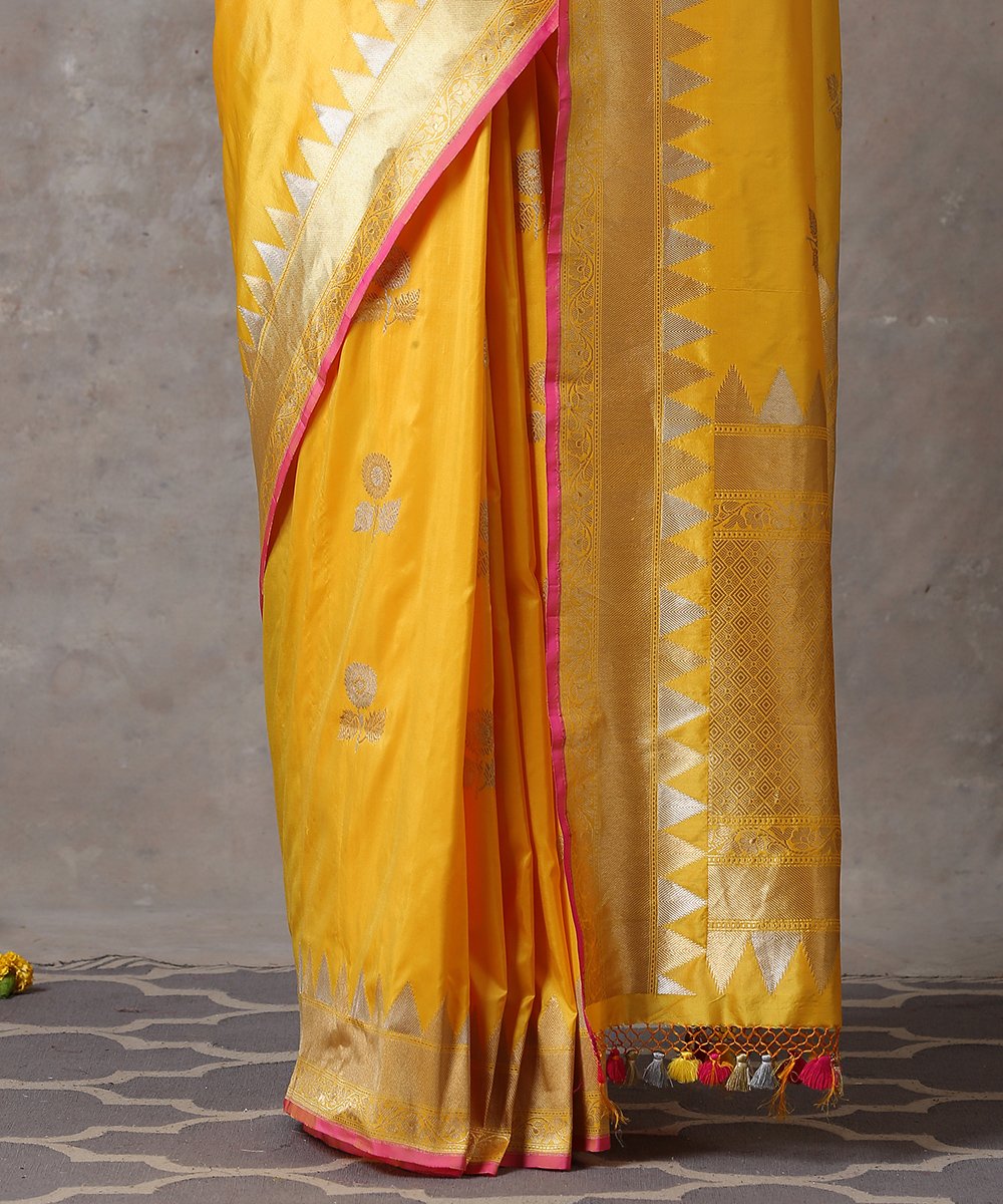 Yellow_Handloom_Kadhwa_Pure_Katan_Silk_Boota_Banarasi_Saree_With_Temple_Border_WeaverStory_04