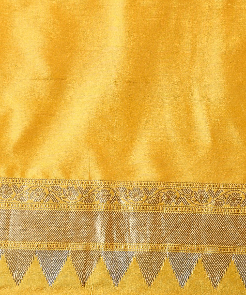 Yellow_Handloom_Kadhwa_Pure_Katan_Silk_Boota_Banarasi_Saree_With_Temple_Border_WeaverStory_05