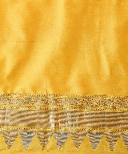 Yellow_Handloom_Kadhwa_Pure_Katan_Silk_Boota_Banarasi_Saree_With_Temple_Border_WeaverStory_05