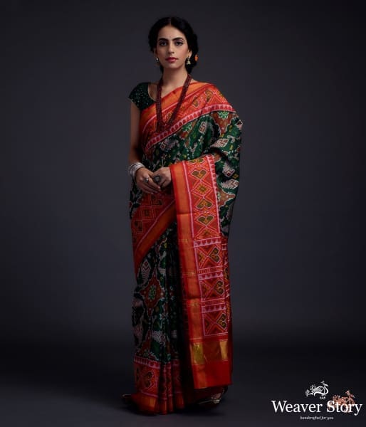 Pure_silk_Gujarat_Patola_saree_in_Green_with_red_combination_and_large_fish_motifs_WeaverStory_02