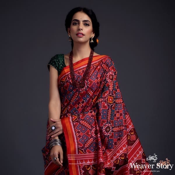 Pure_silk_Gujarat_Patola_saree_in_blue_and_red_dual_tone_in_the_famous_paan_bhaat_weave_WeaverStory_01